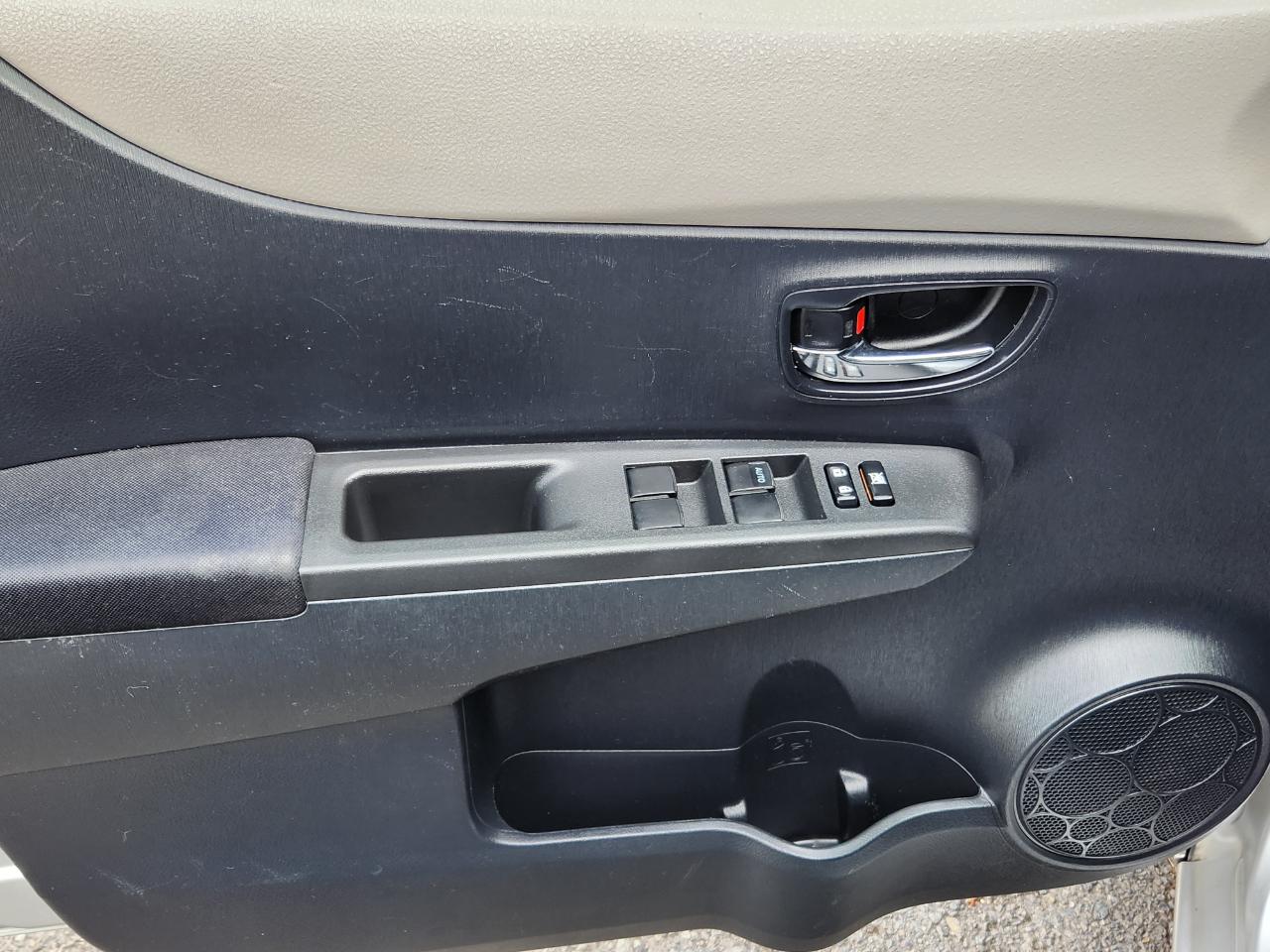 Toyota Yaris 5dr Liftback Auto LE (Natl) 2012