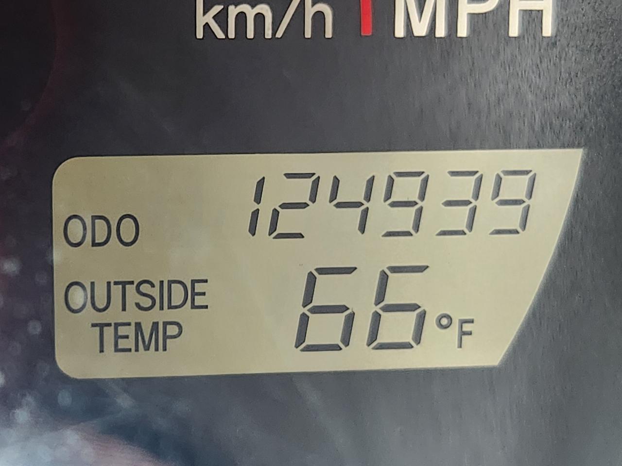 Pontiac Vibe 4dr HB 2004