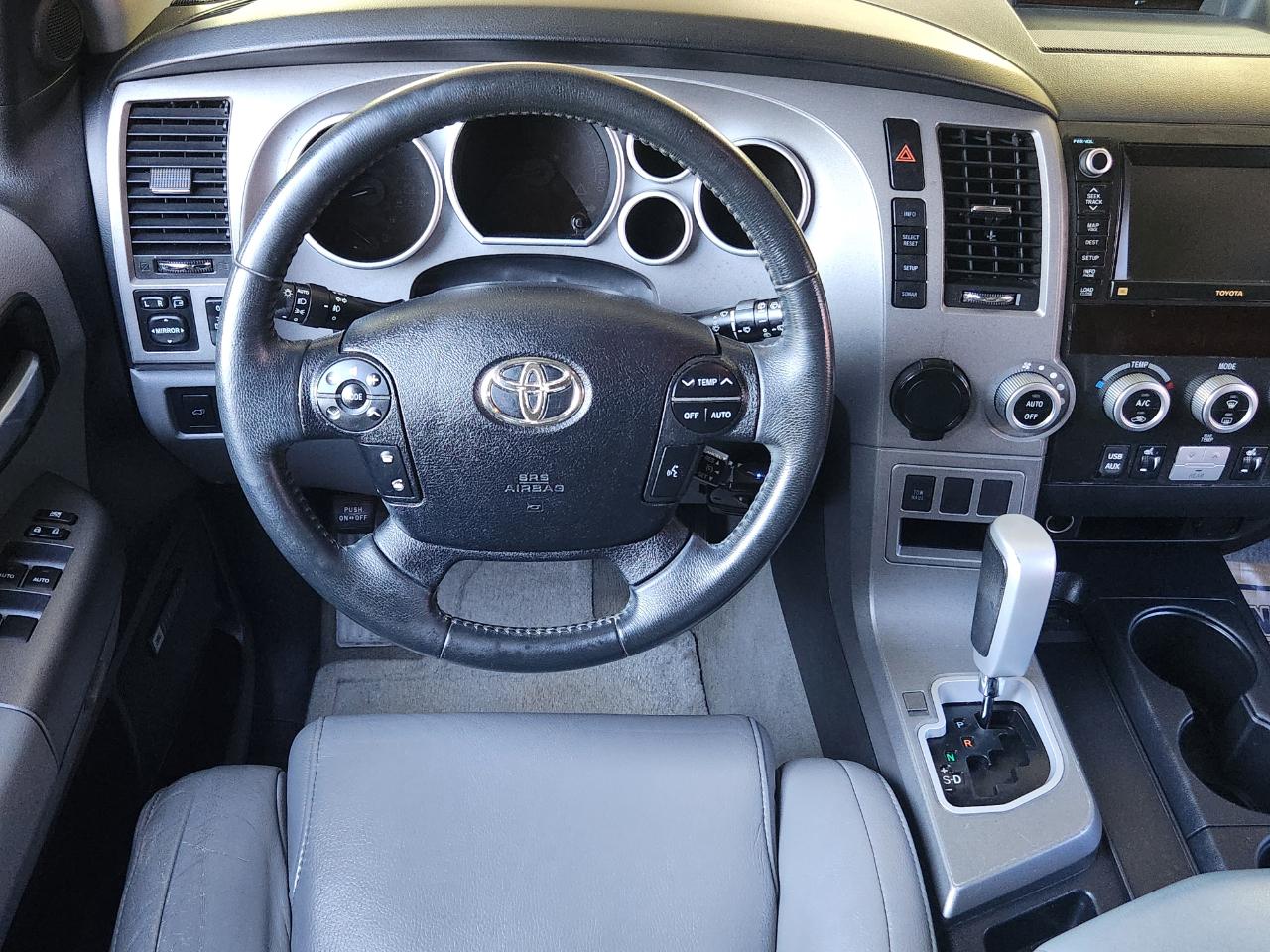 Toyota Sequoia RWD 5.7L Limited (Natl) 2010