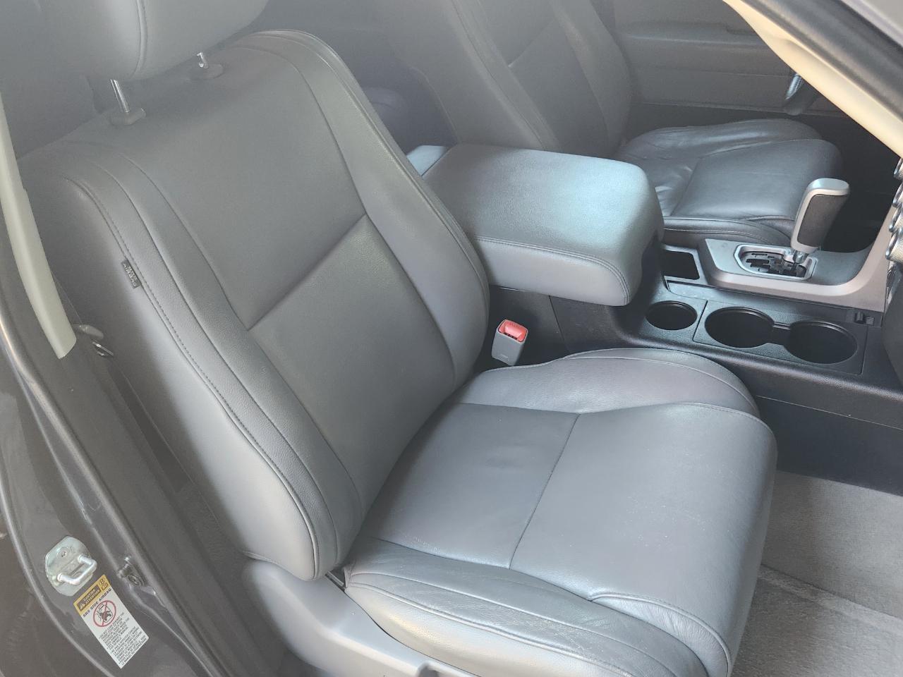 Toyota Sequoia RWD 5.7L Limited (Natl) 2010