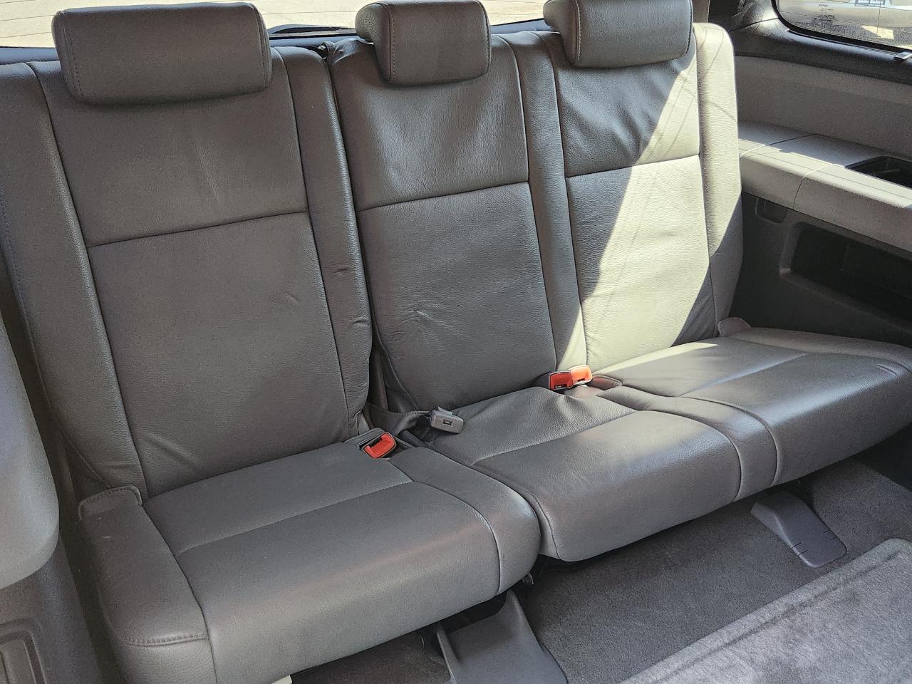 Toyota Sequoia RWD 5.7L Limited (Natl) 2010