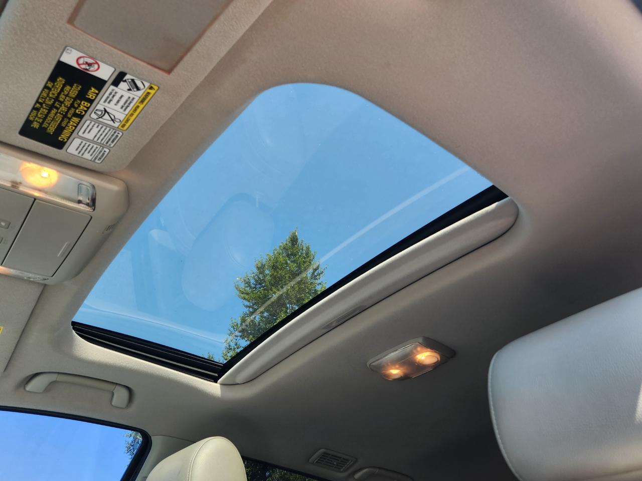 Toyota Sequoia RWD 5.7L Limited (Natl) 2010