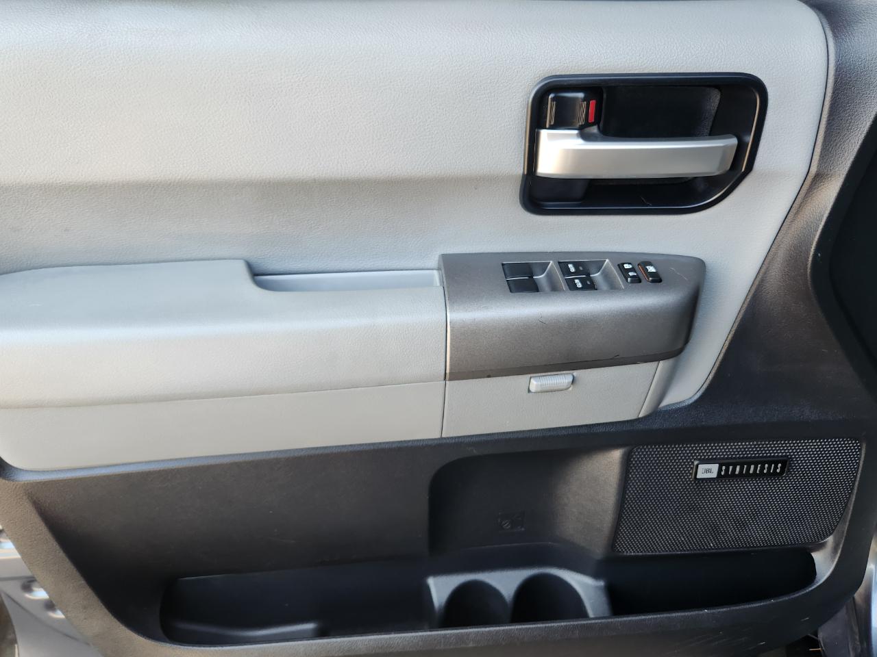 Toyota Sequoia RWD 5.7L Limited (Natl) 2010
