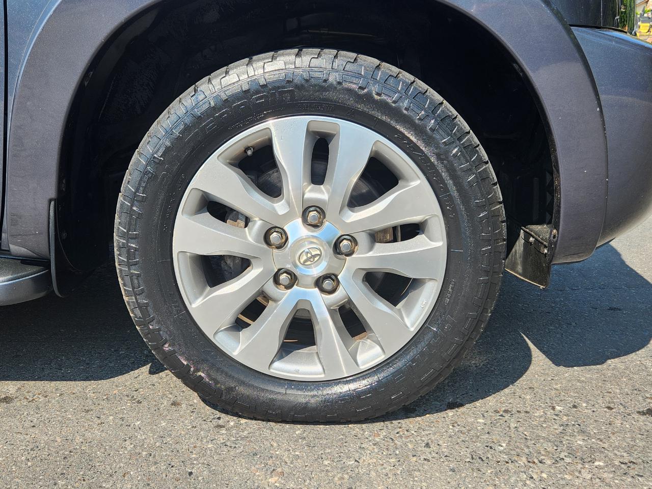 Toyota Sequoia RWD 5.7L Limited (Natl) 2010