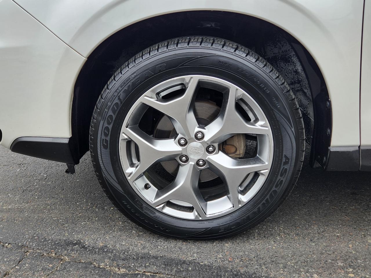 Subaru Forester 4dr CVT 2.5i Touring PZEV 2015