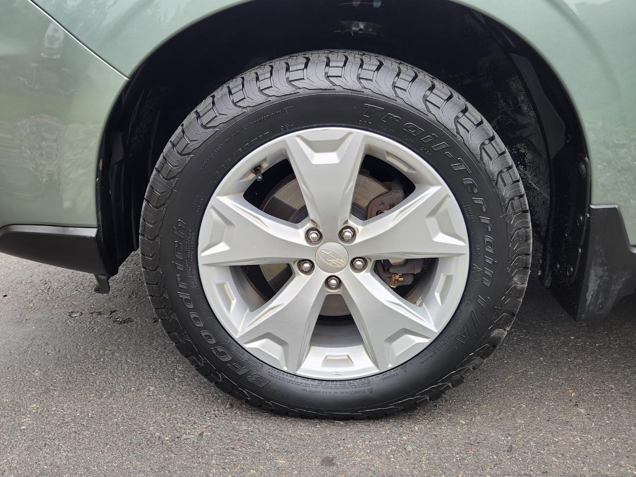 Subaru Forester 4dr CVT 2.5i Limited PZEV 2016