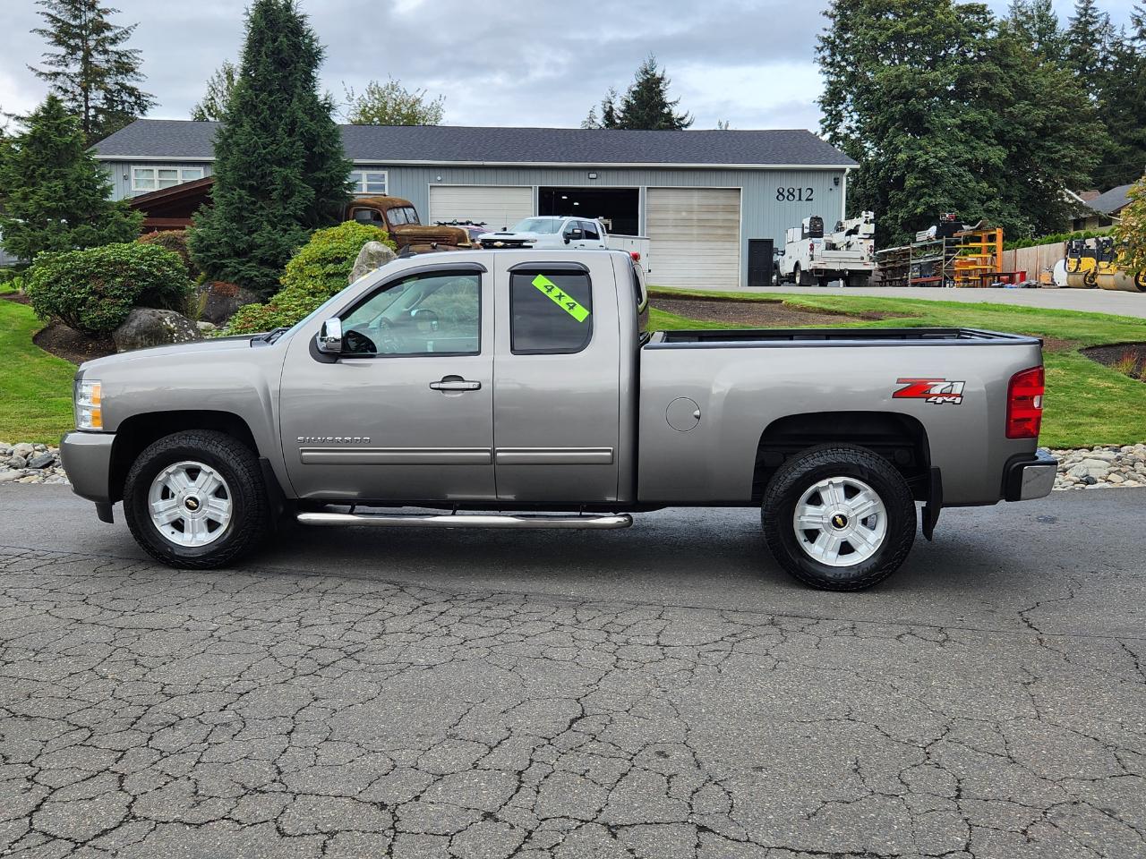 Chevrolet Silverado 1500 4WD Ext Cab 143.5" LT 2012