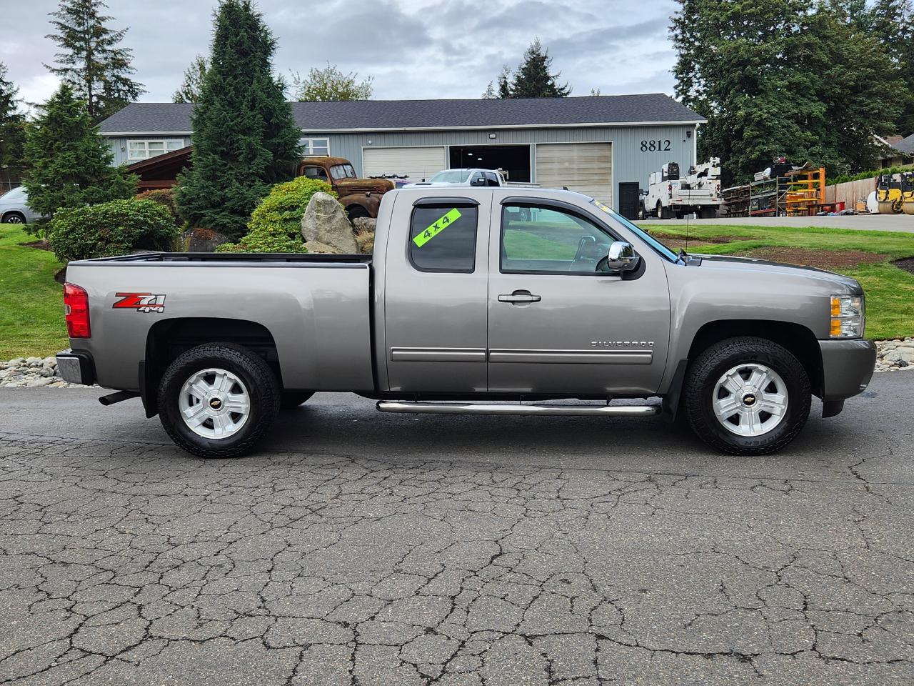 Chevrolet Silverado 1500 4WD Ext Cab 143.5" LT 2012
