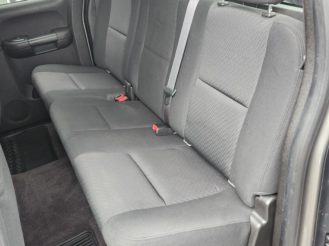Chevrolet Silverado 1500 4WD Ext Cab 143.5" LT 2012