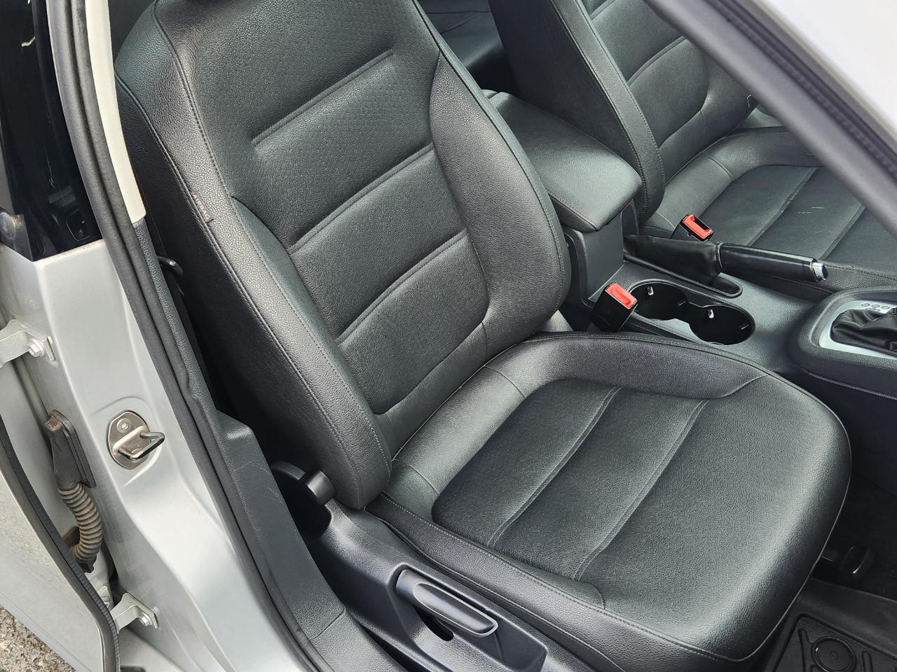 Volkswagen Jetta Sedan 4dr Auto SE PZEV 2012