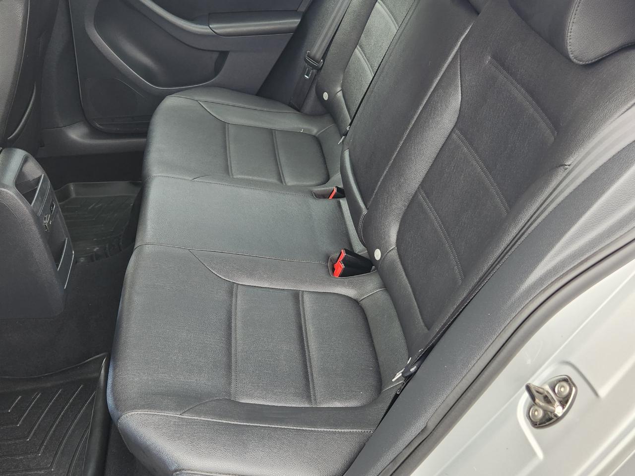 Volkswagen Jetta Sedan 4dr Auto SE PZEV 2012