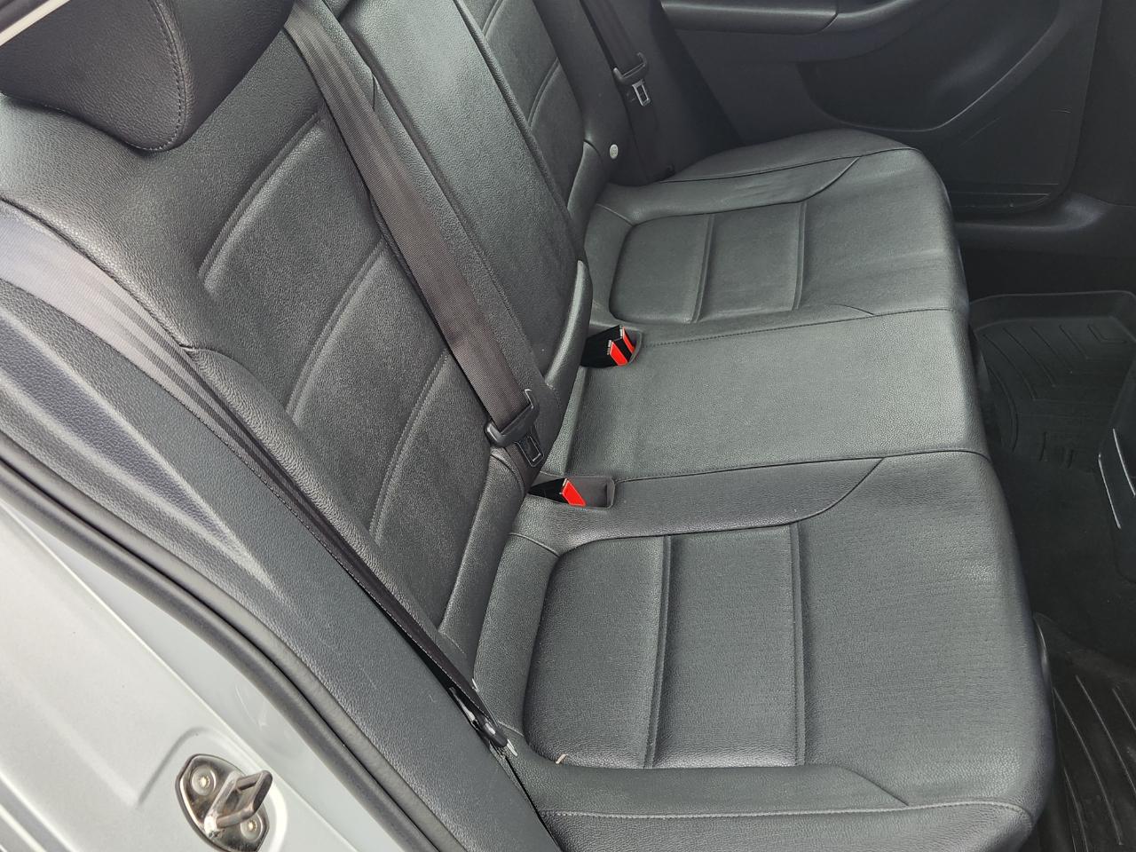 Volkswagen Jetta Sedan 4dr Auto SE PZEV 2012