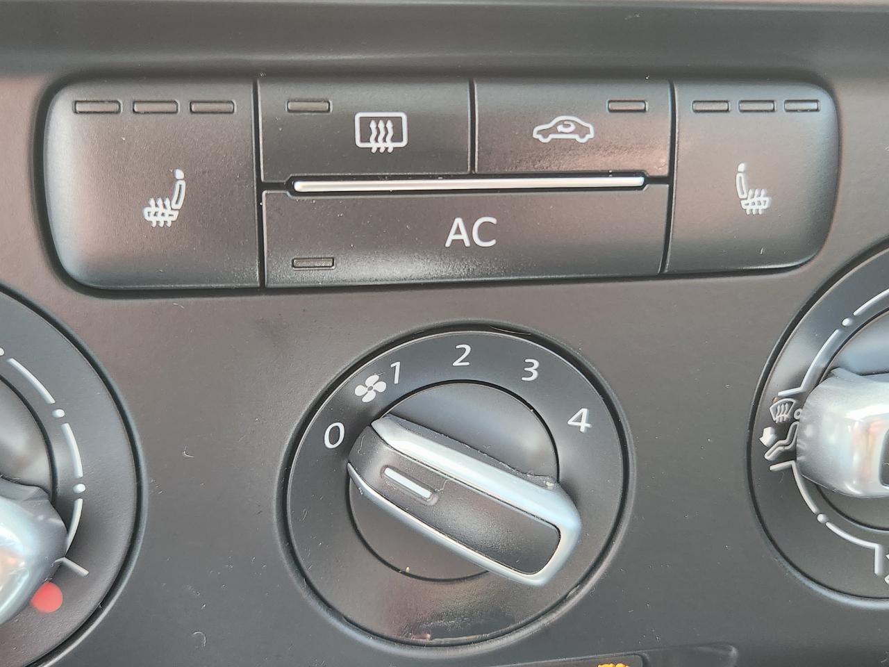 Volkswagen Jetta Sedan 4dr Auto SE PZEV 2012
