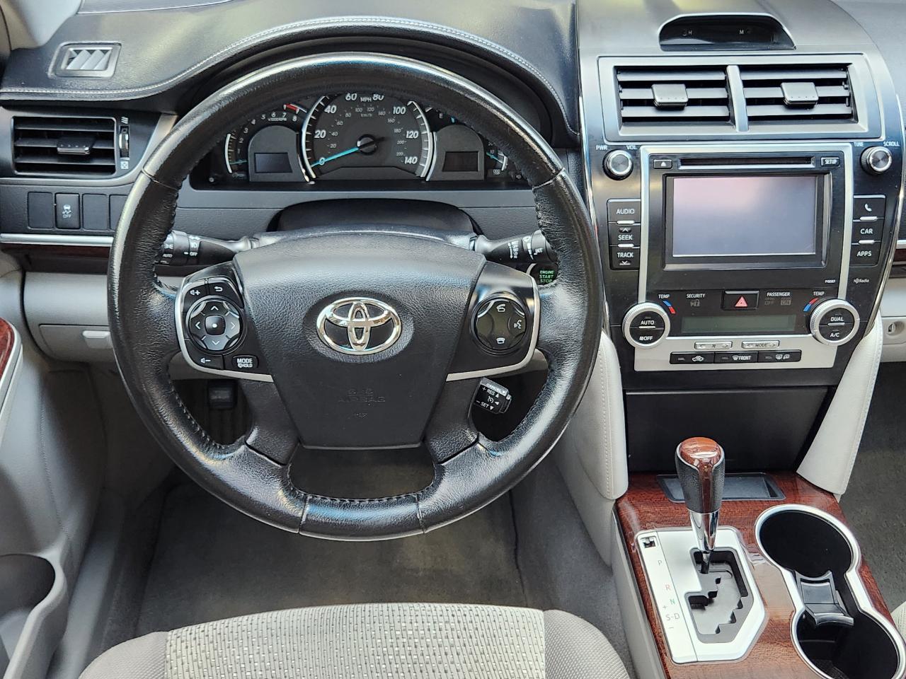 Toyota Camry 4dr Sdn I4 Auto XLE (Natl) 2012