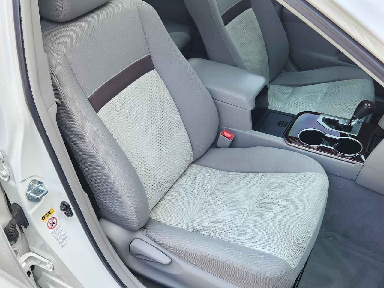Toyota Camry 4dr Sdn I4 Auto XLE (Natl) 2012