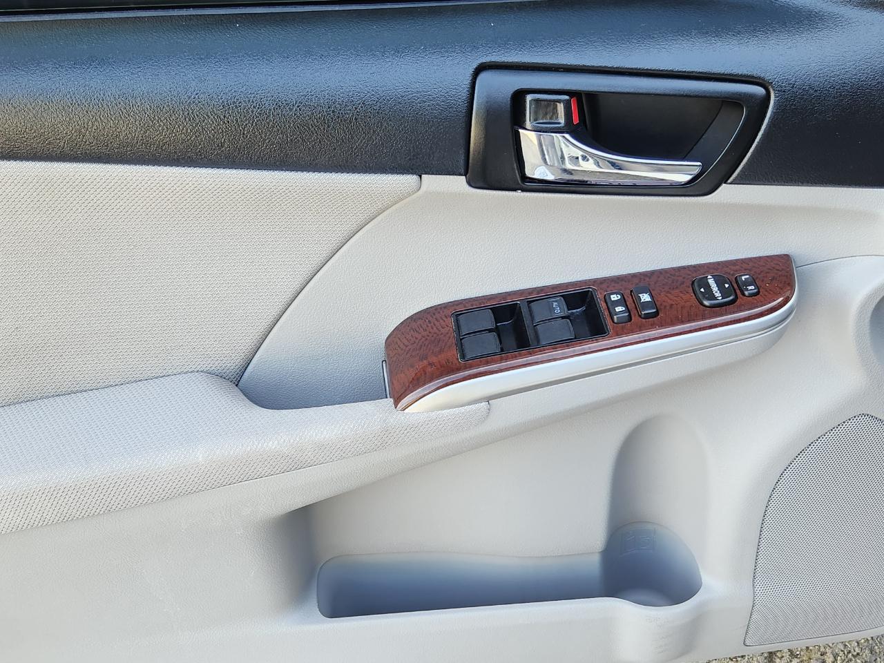Toyota Camry 4dr Sdn I4 Auto XLE (Natl) 2012