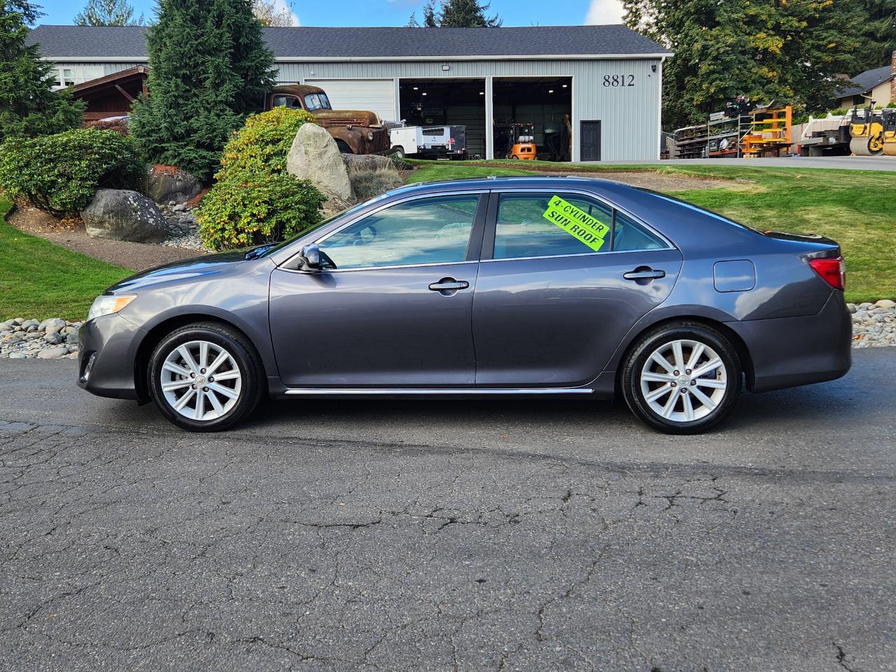 Toyota Camry 4dr Sdn I4 Auto XLE (Natl) 2012