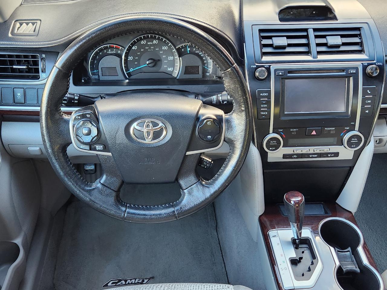 Toyota Camry 4dr Sdn I4 Auto XLE (Natl) 2012