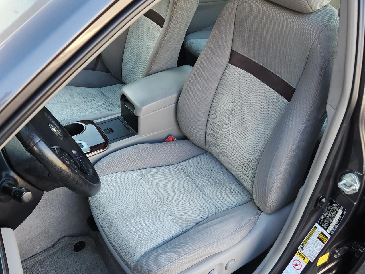 Toyota Camry 4dr Sdn I4 Auto XLE (Natl) 2012
