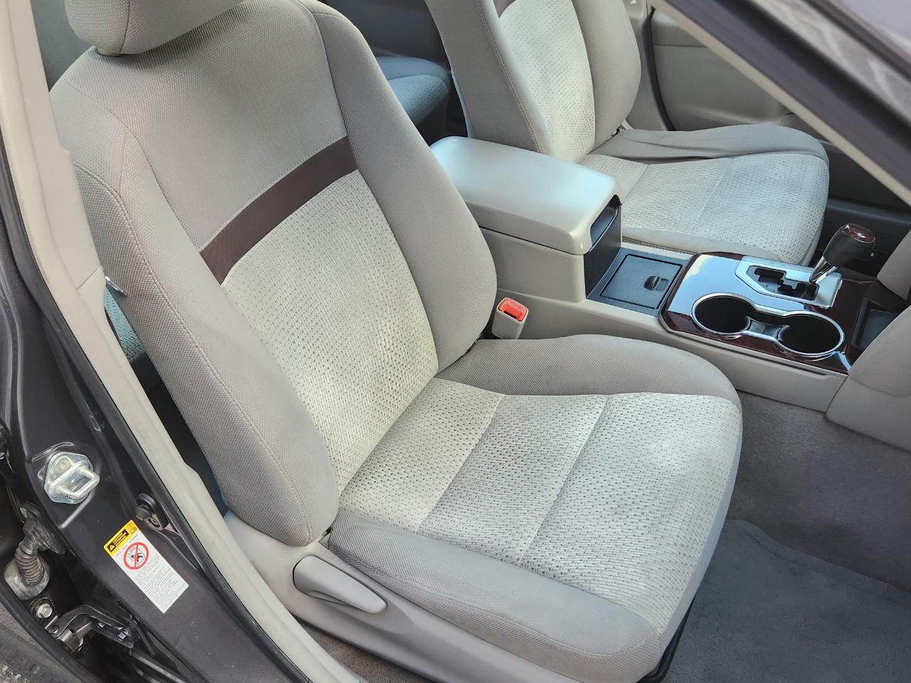 Toyota Camry 4dr Sdn I4 Auto XLE (Natl) 2012
