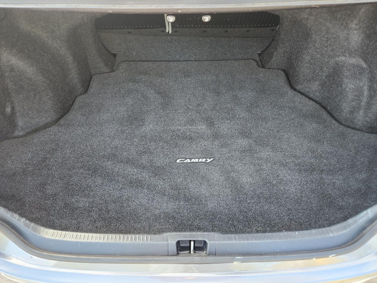 Toyota Camry 4dr Sdn I4 Auto XLE (Natl) 2012