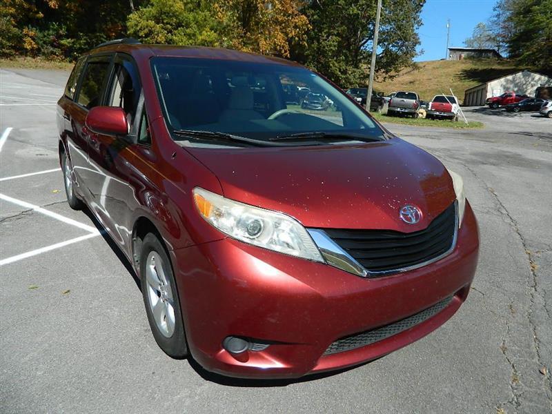 2013 Toyota Sienna LE FWD 8-Passenger V6