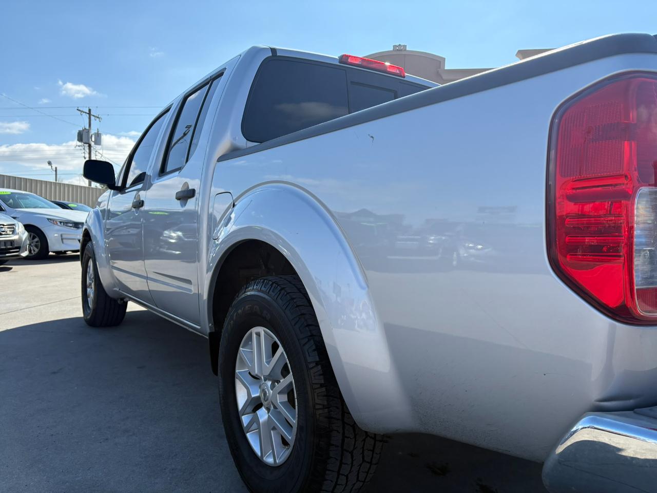 Nissan Frontier 2WD Crew Cab SWB Auto SV 2016