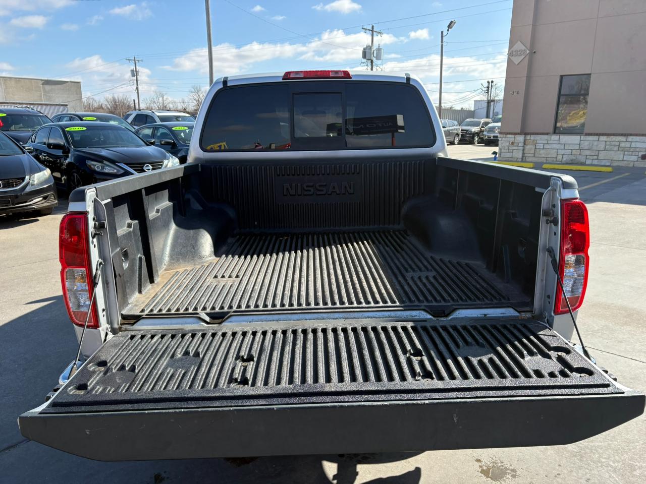 Nissan Frontier 2WD Crew Cab SWB Auto SV 2016