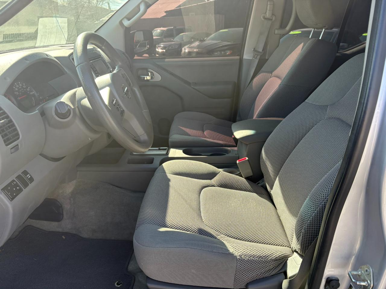 Nissan Frontier 2WD Crew Cab SWB Auto SV 2016