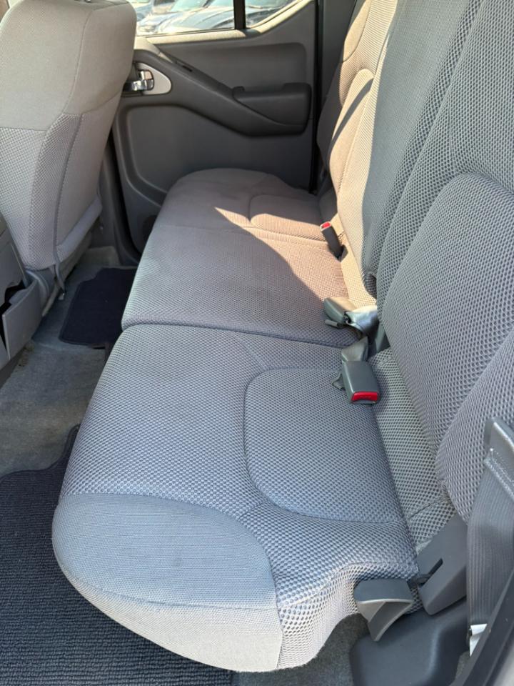 Nissan Frontier 2WD Crew Cab SWB Auto SV 2016