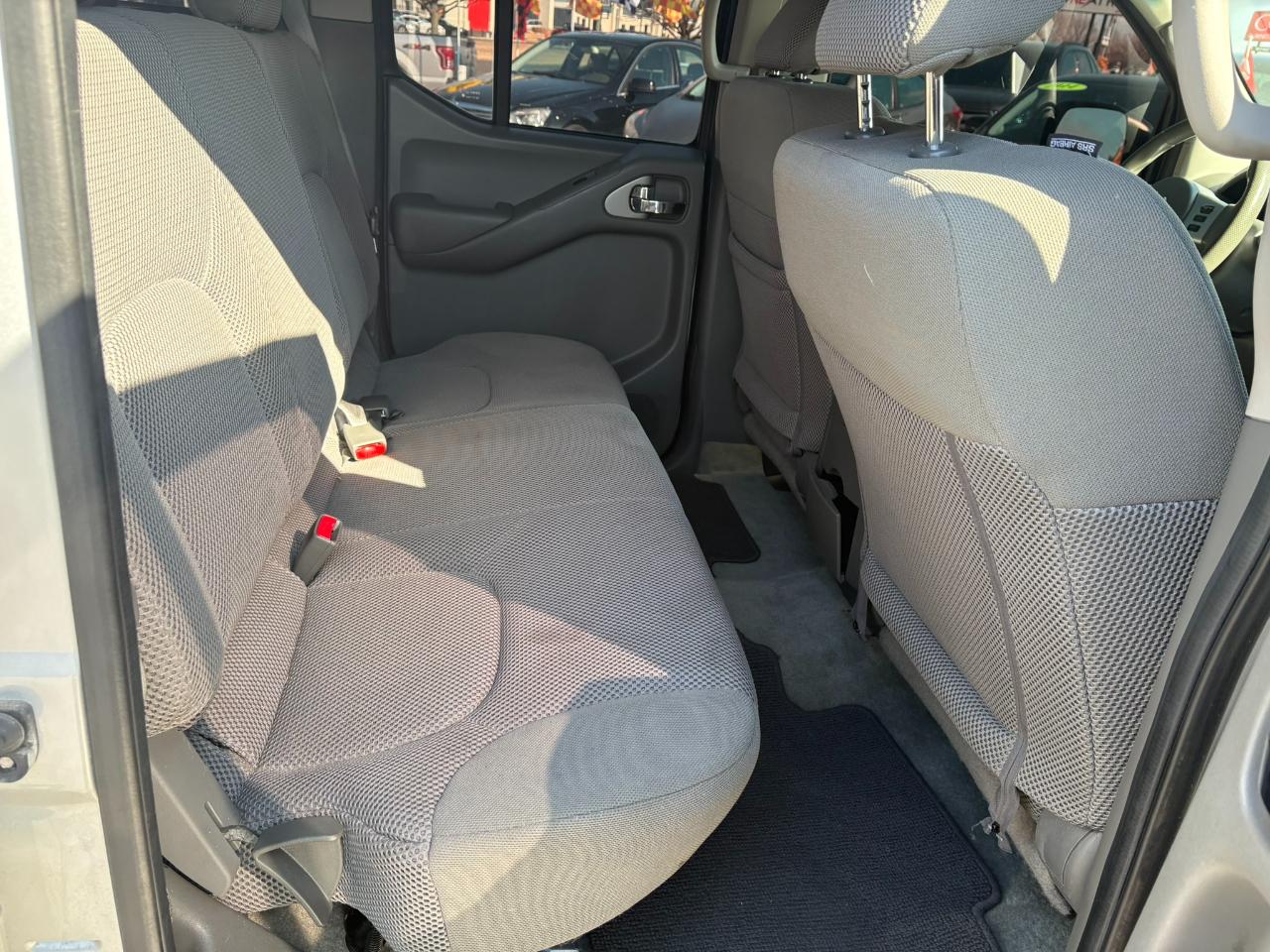 Nissan Frontier 2WD Crew Cab SWB Auto SV 2016