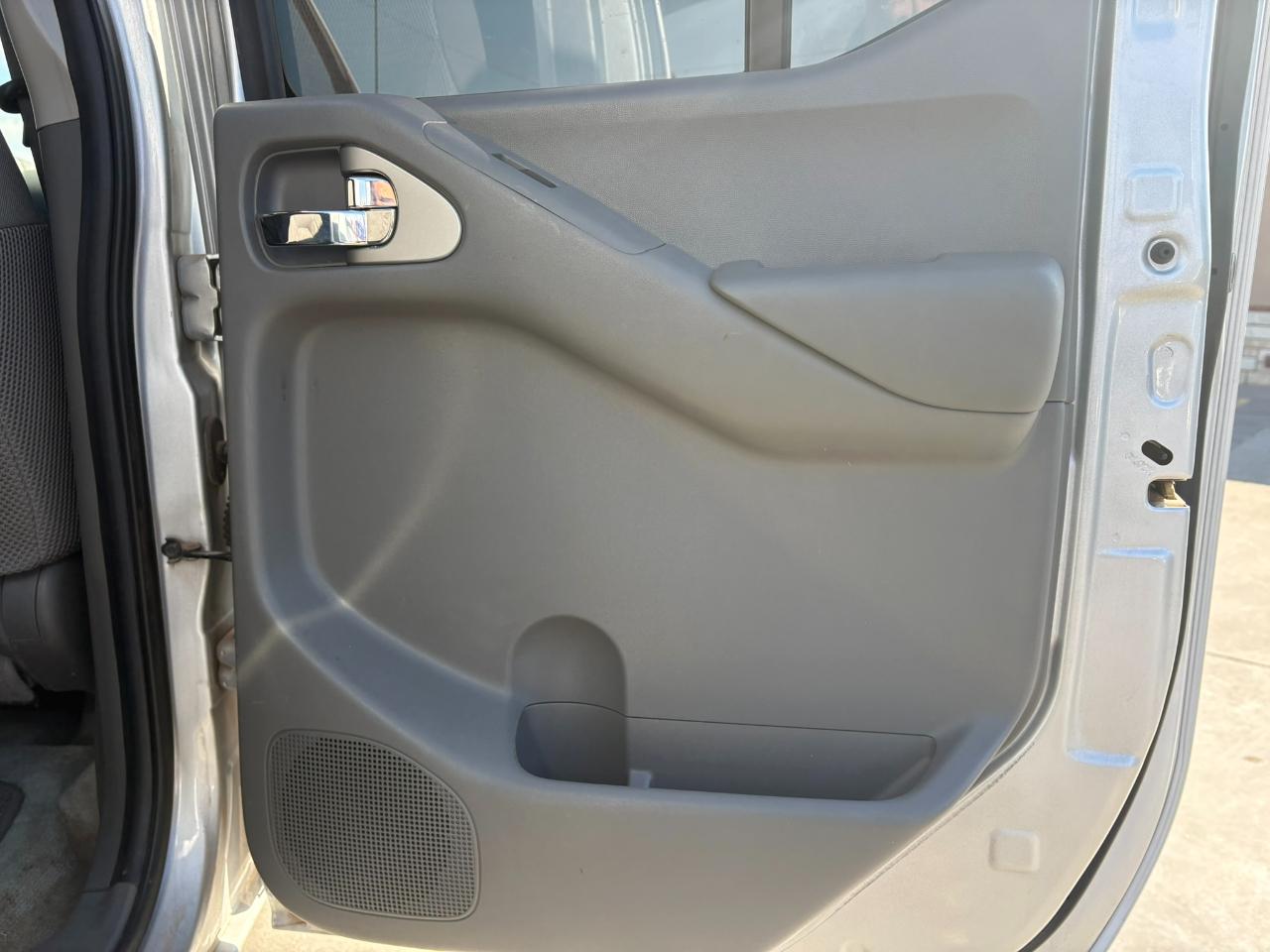 Nissan Frontier 2WD Crew Cab SWB Auto SV 2016