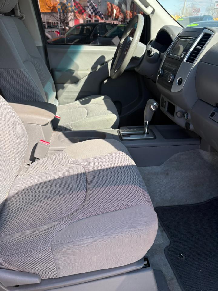 Nissan Frontier 2WD Crew Cab SWB Auto SV 2016