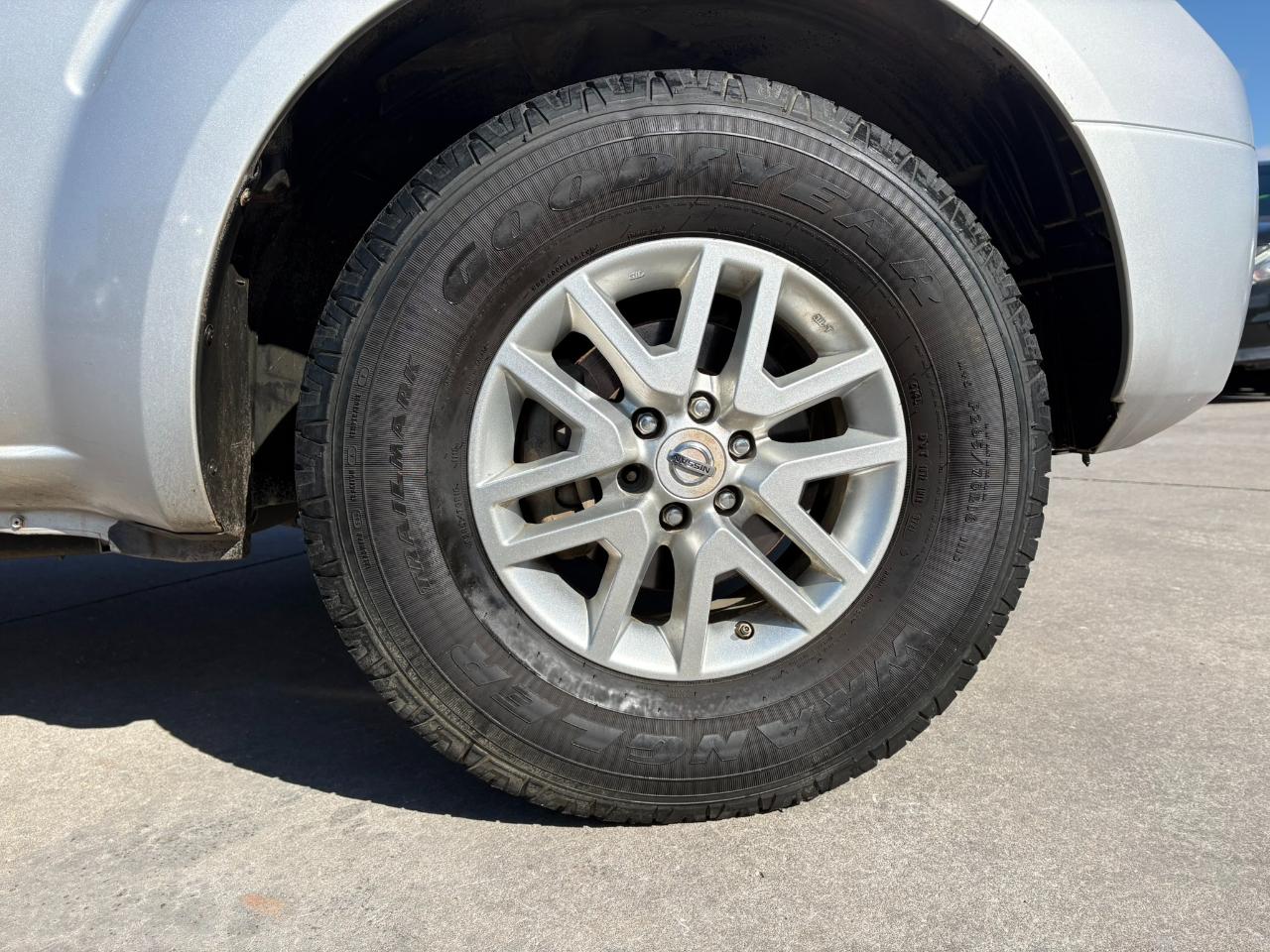 Nissan Frontier 2WD Crew Cab SWB Auto SV 2016