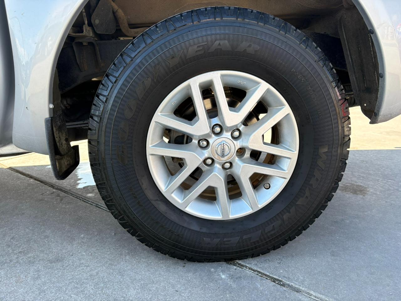 Nissan Frontier 2WD Crew Cab SWB Auto SV 2016