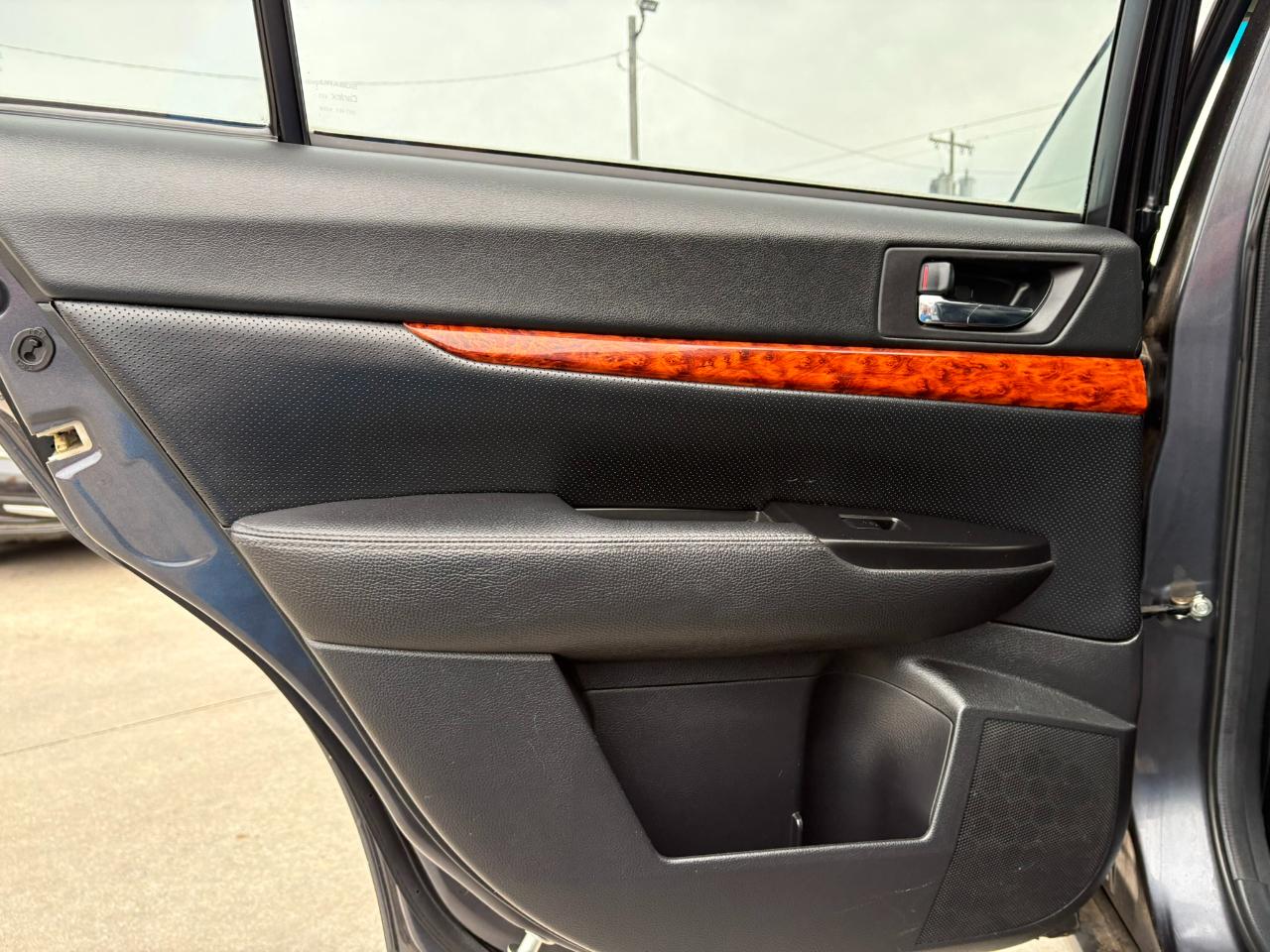 Subaru Outback 4dr Wgn H4 Auto 2.5i Limited Pwr Moon/Nav 2011