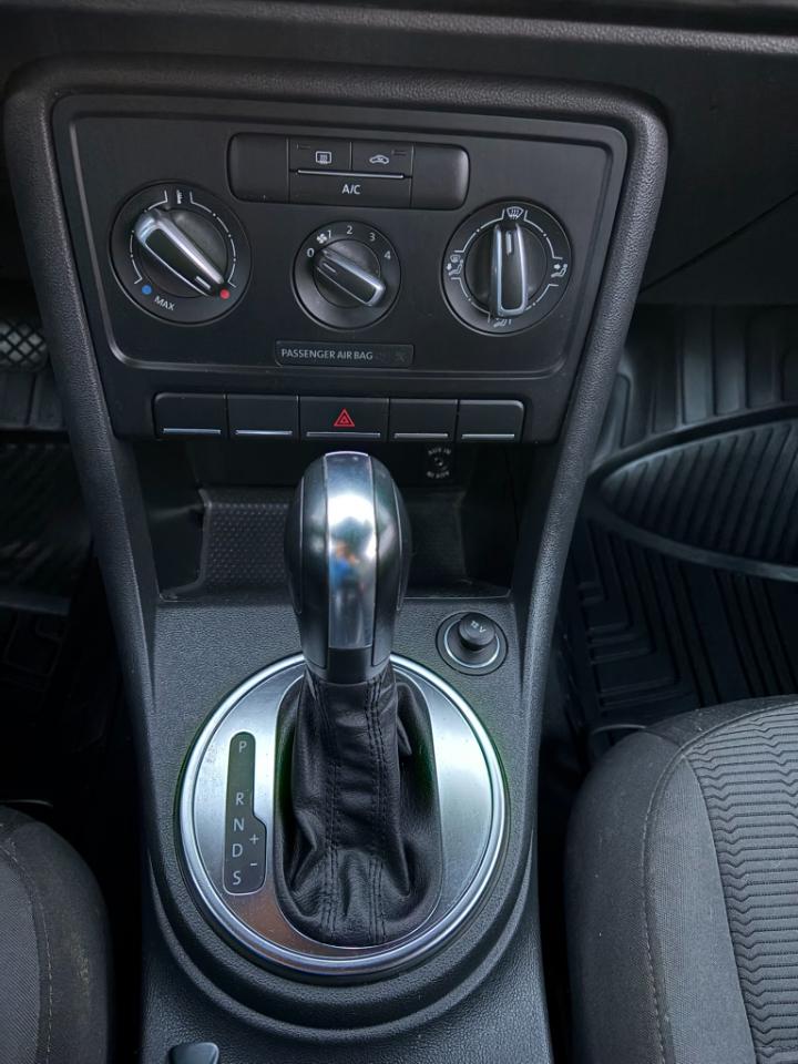 Volkswagen Beetle  2014