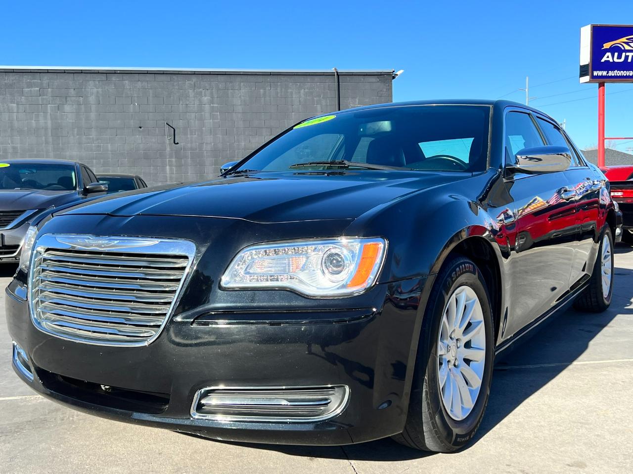 Chrysler 300 4dr Sdn RWD 2014
