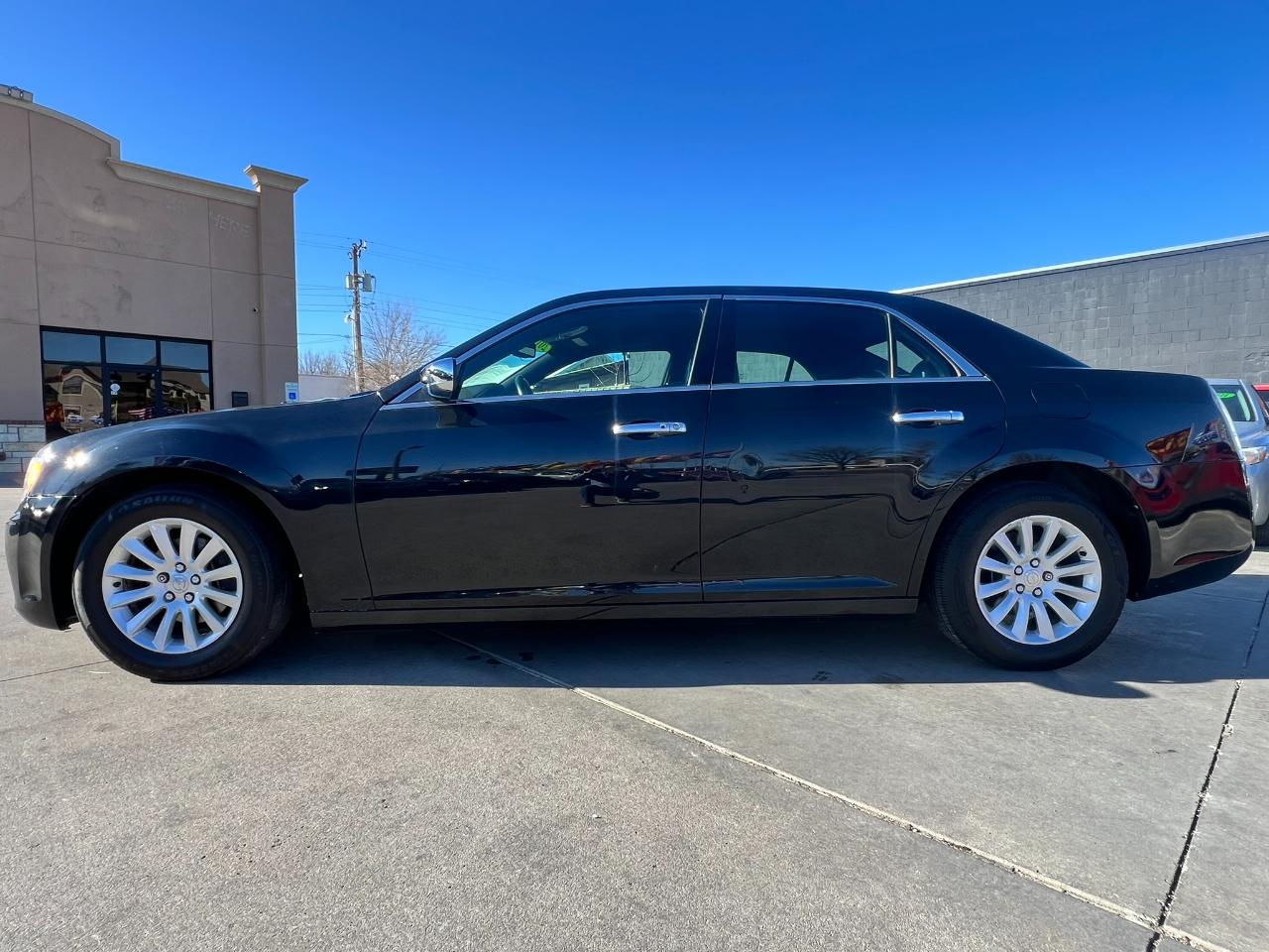 Chrysler 300 4dr Sdn RWD 2014