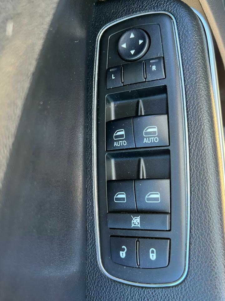 Chrysler 300 4dr Sdn RWD 2014