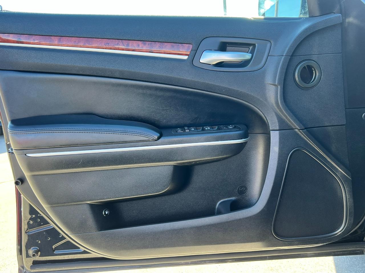 Chrysler 300 4dr Sdn RWD 2014