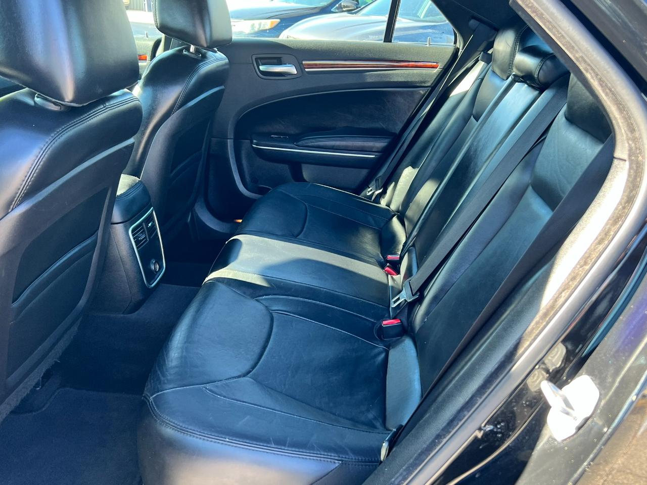 Chrysler 300 4dr Sdn RWD 2014