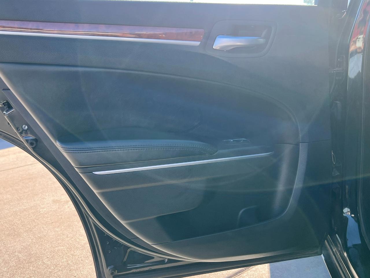 Chrysler 300 4dr Sdn RWD 2014