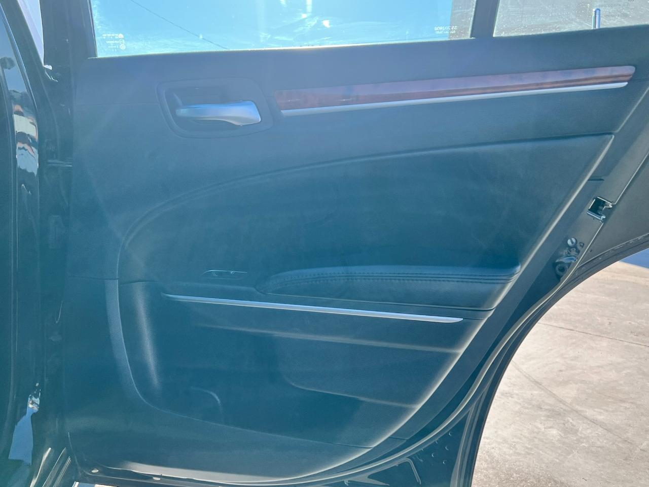 Chrysler 300 4dr Sdn RWD 2014