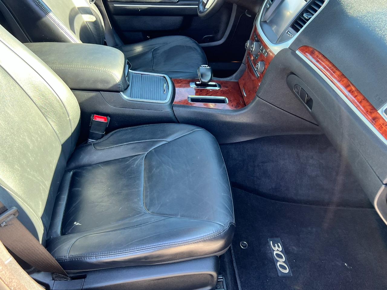 Chrysler 300 4dr Sdn RWD 2014