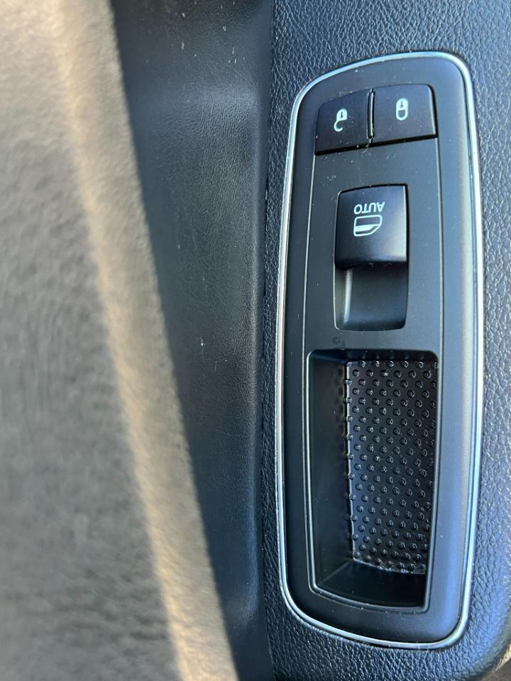 Chrysler 300 4dr Sdn RWD 2014