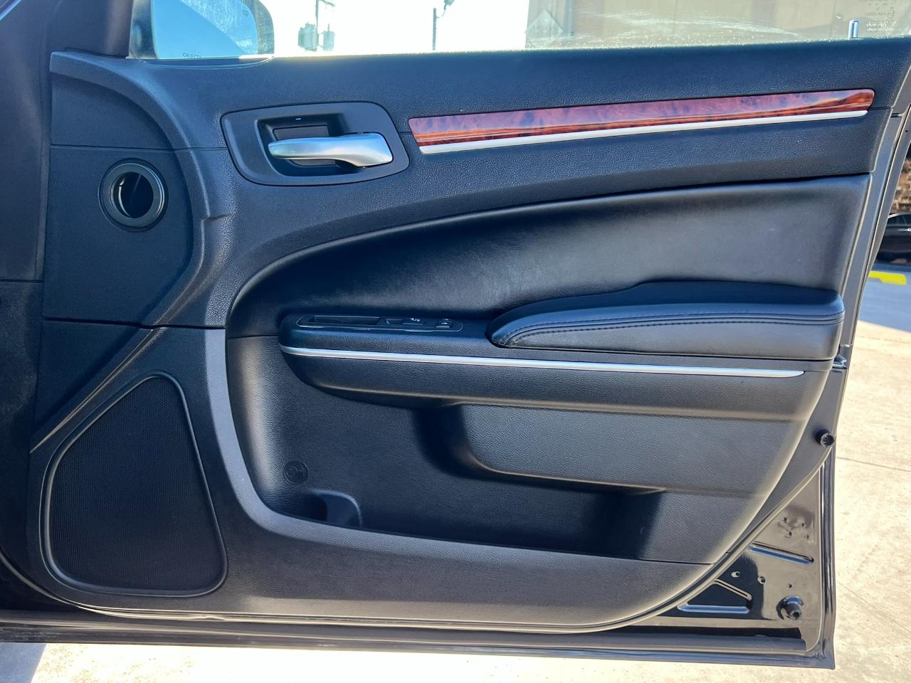 Chrysler 300 4dr Sdn RWD 2014