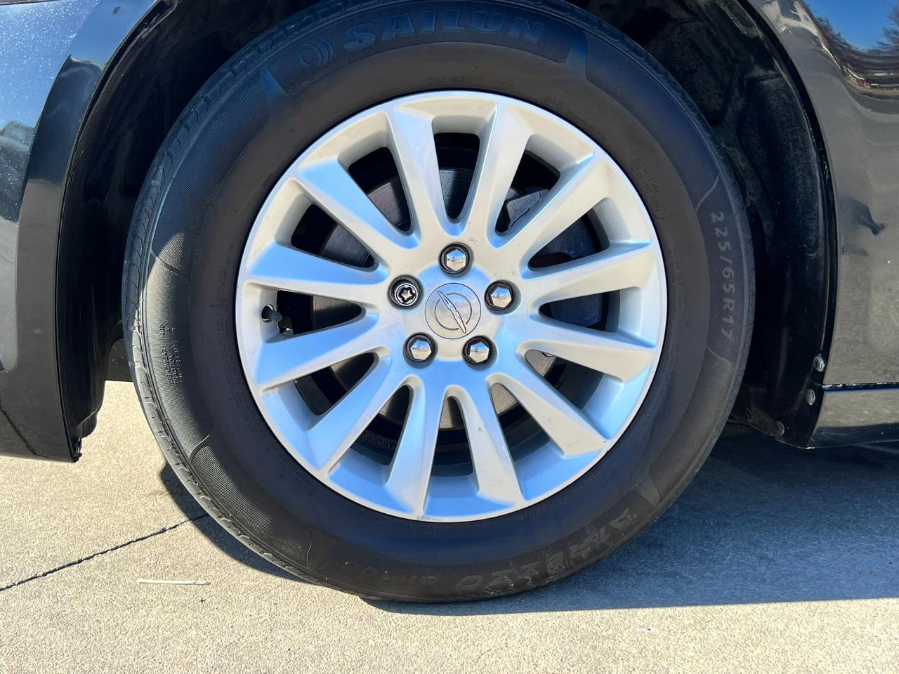 Chrysler 300 4dr Sdn RWD 2014