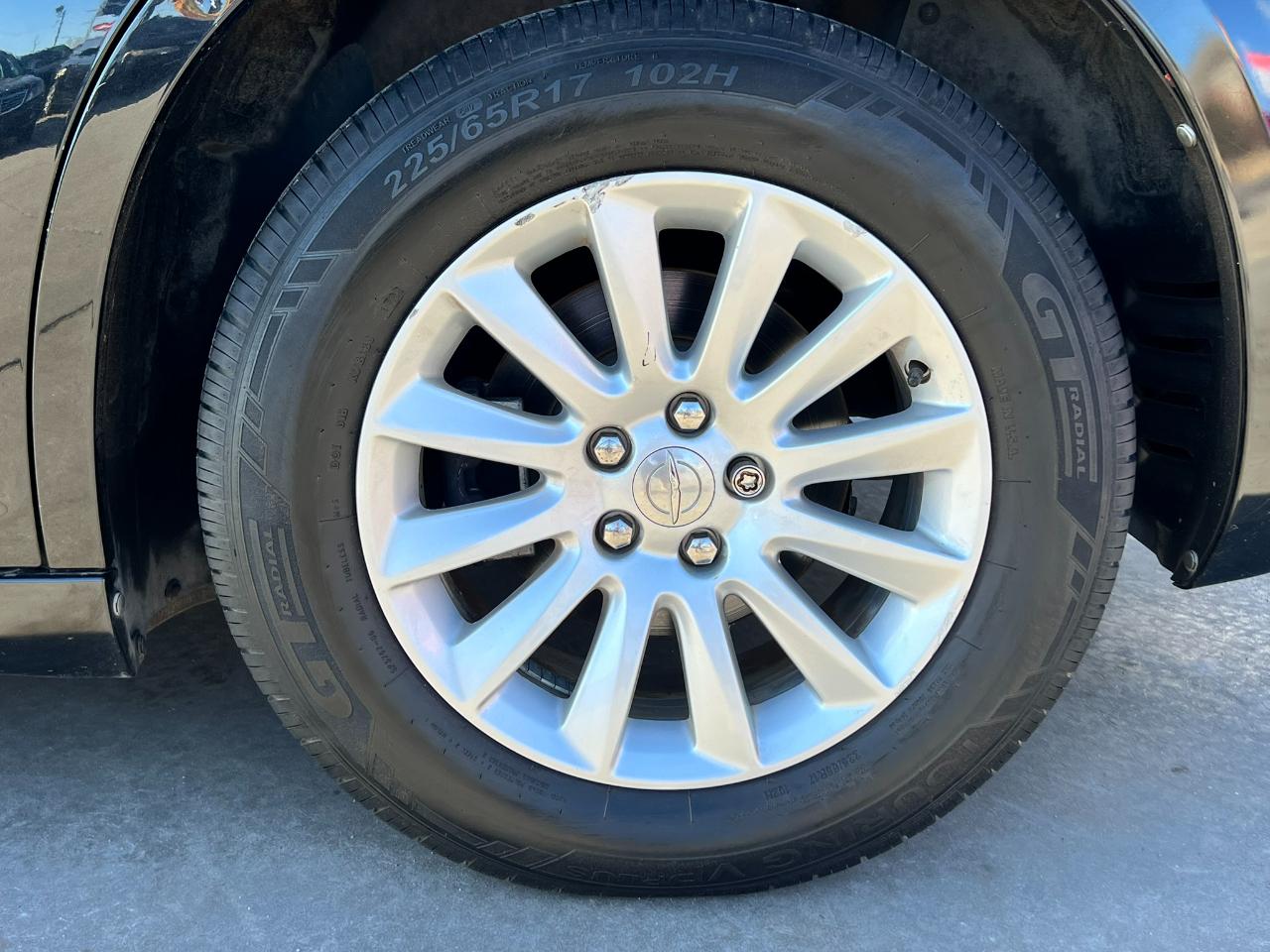 Chrysler 300 4dr Sdn RWD 2014