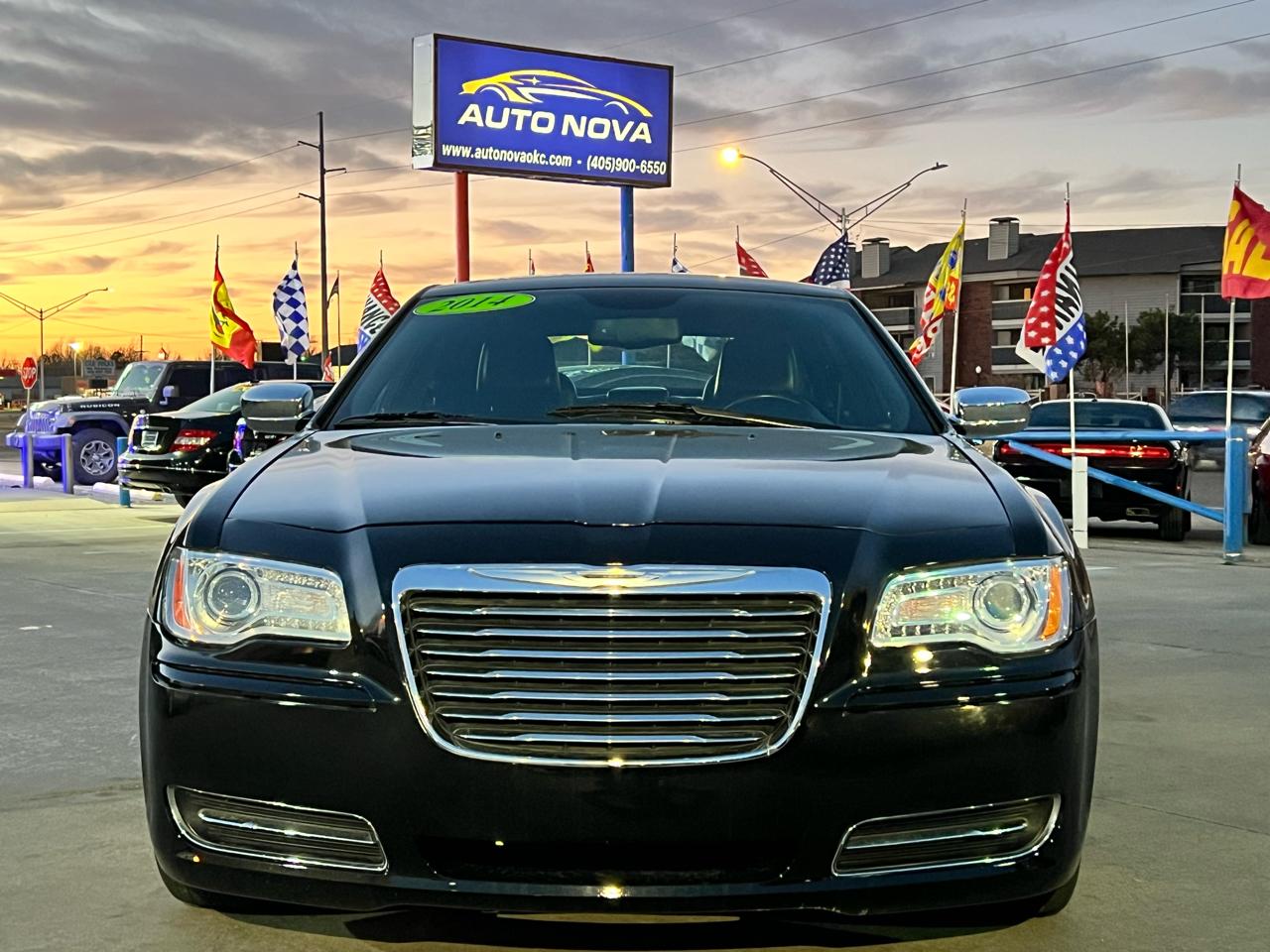 2014 Chrysler 300 4dr Sdn RWD